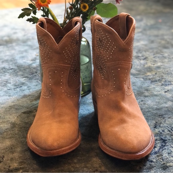 Frye Studded Billy Boot in Tan size 8.5 western cowboy - Picture 8 of 16